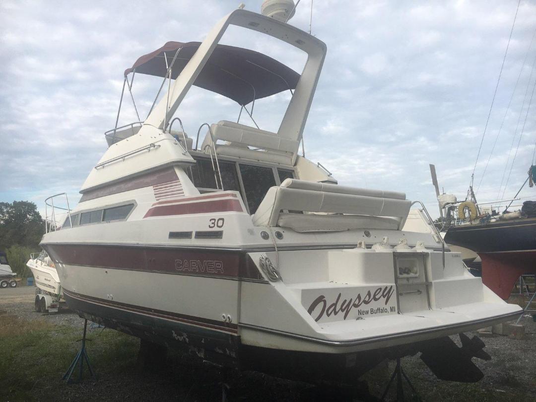 1990 30 foot Carver Cabin Cruiser Power boat for sale in Benedict, MD - image 2 